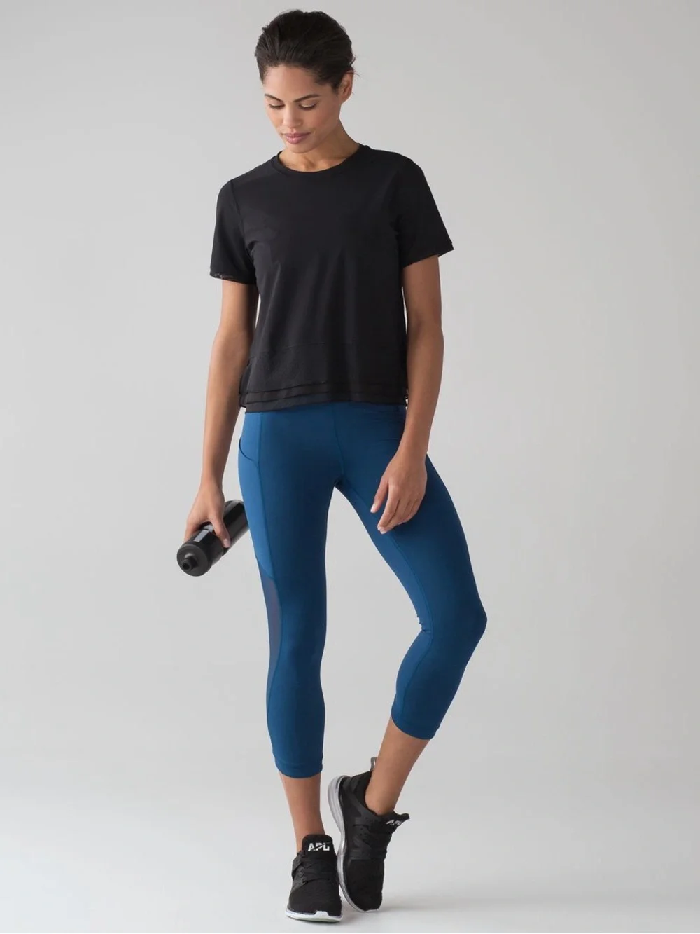 Lululemon Sole Training Poseidon Blue Crop Size 6